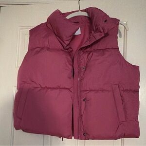 New Old Navy Sleeveless Puffer Vest in Berry, small